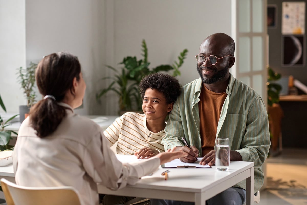 Father and son consulting with immigration lawyer for family residence permit in Turkey and dependent family ikamet application