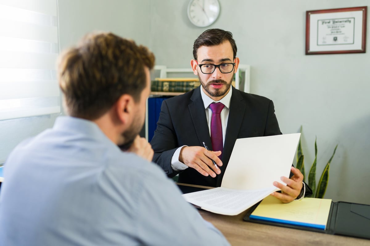 Professional lawyer providing legal protection advice for humanitarian residence permit and special protection-based ikamet application in Turkey